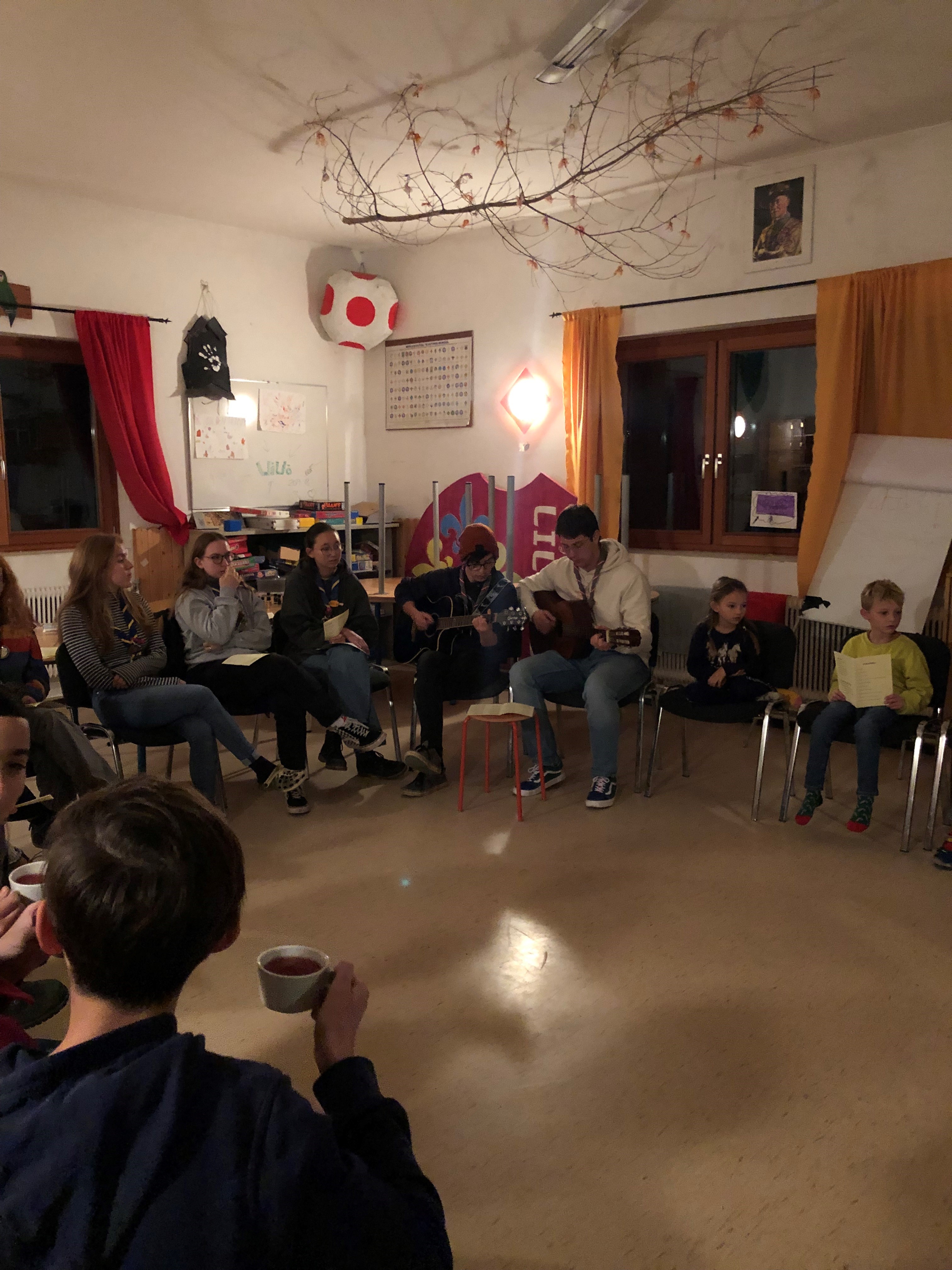 Punsch & Gesang bei der Weihnachtsfeier